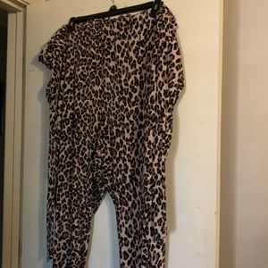 Bold elements leopard print pants size 5x
